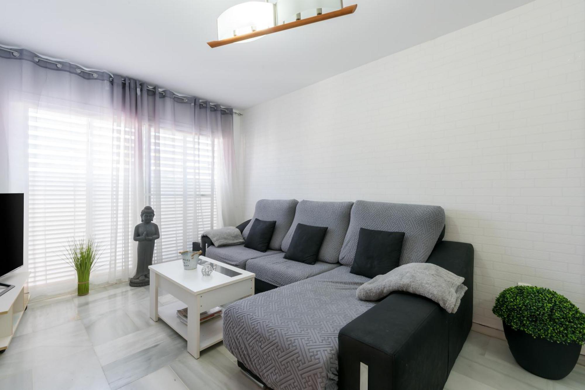 Wintowinrentals With A Huge Terrace In Campanillas Apartment